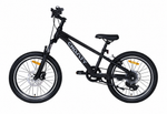Schwarzes Fahrrad in der Seitenansicht