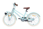 Hellblaues Fahrrad mit braunem Sattel