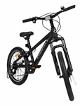 Schwarzes Fahrrad schräg von vorne