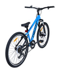 Blaues Mountainbike von hinten rechts