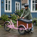 Kind bedient Abdeckung rosa Lastenrad.