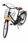 Schwarzes City-Fahrrad, leicht schräg.