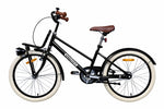 Schwarzes Fahrrad, seitliche Ansicht.