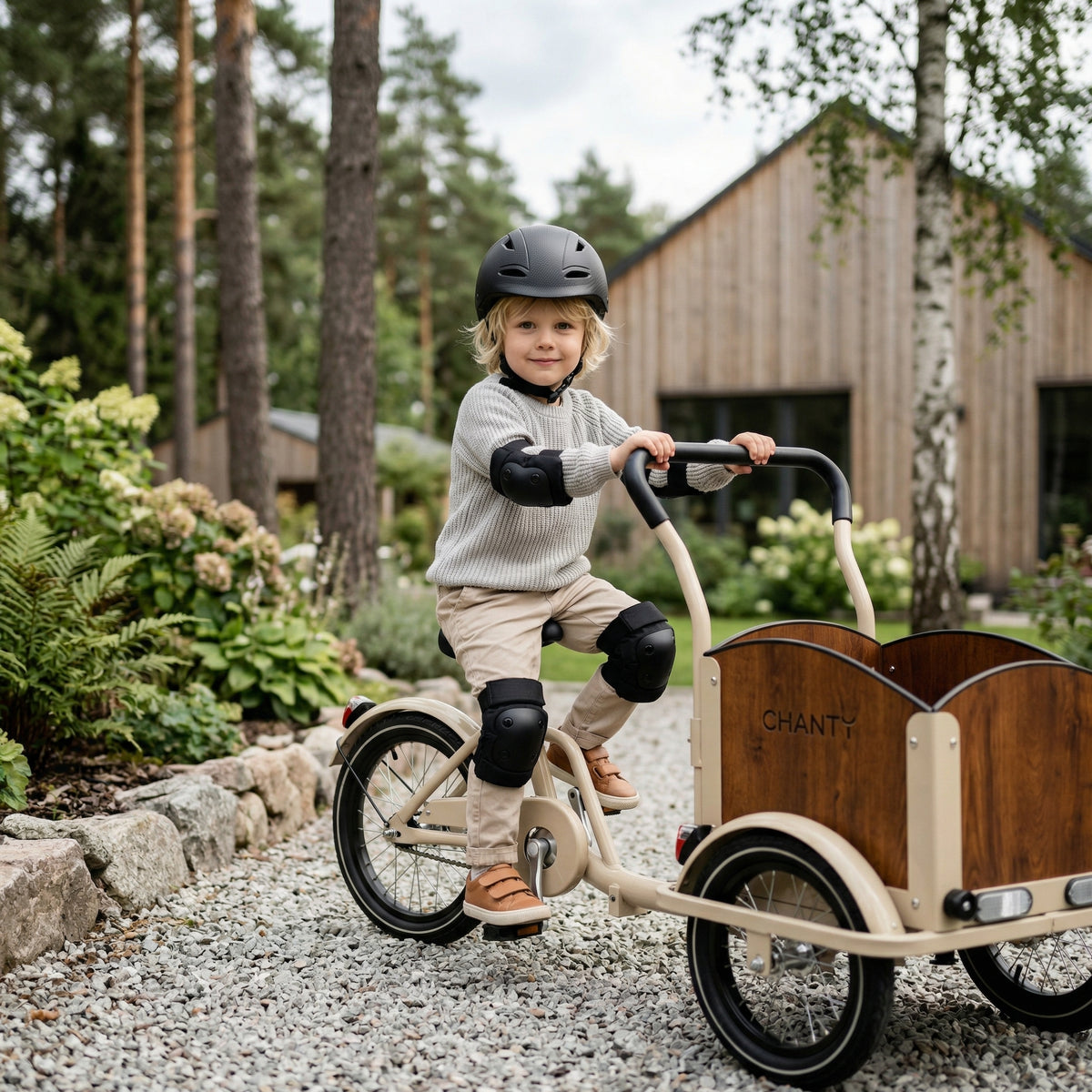 CHANTY Kinderhelm + Schutzset – Schwarz