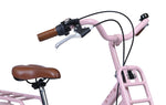 Fahrradlenker mit Sattel im Hintergrund