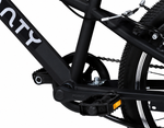 Schwarzes Fahrrad von vorne gesehen