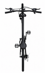 Schwarzes Mountainbike von oben gesehen